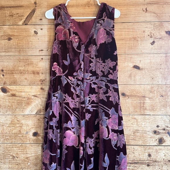 Tahari Layered Floral-Print Velvet Gow - Picture 6 of 13